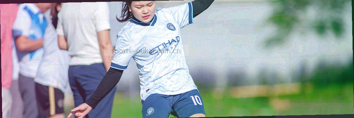横向时间刻度与脉冲波形图，青色线条在深蓝色底面上向两侧延伸